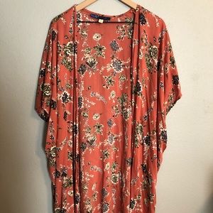 Francesca‘s pink floral kimono. size small